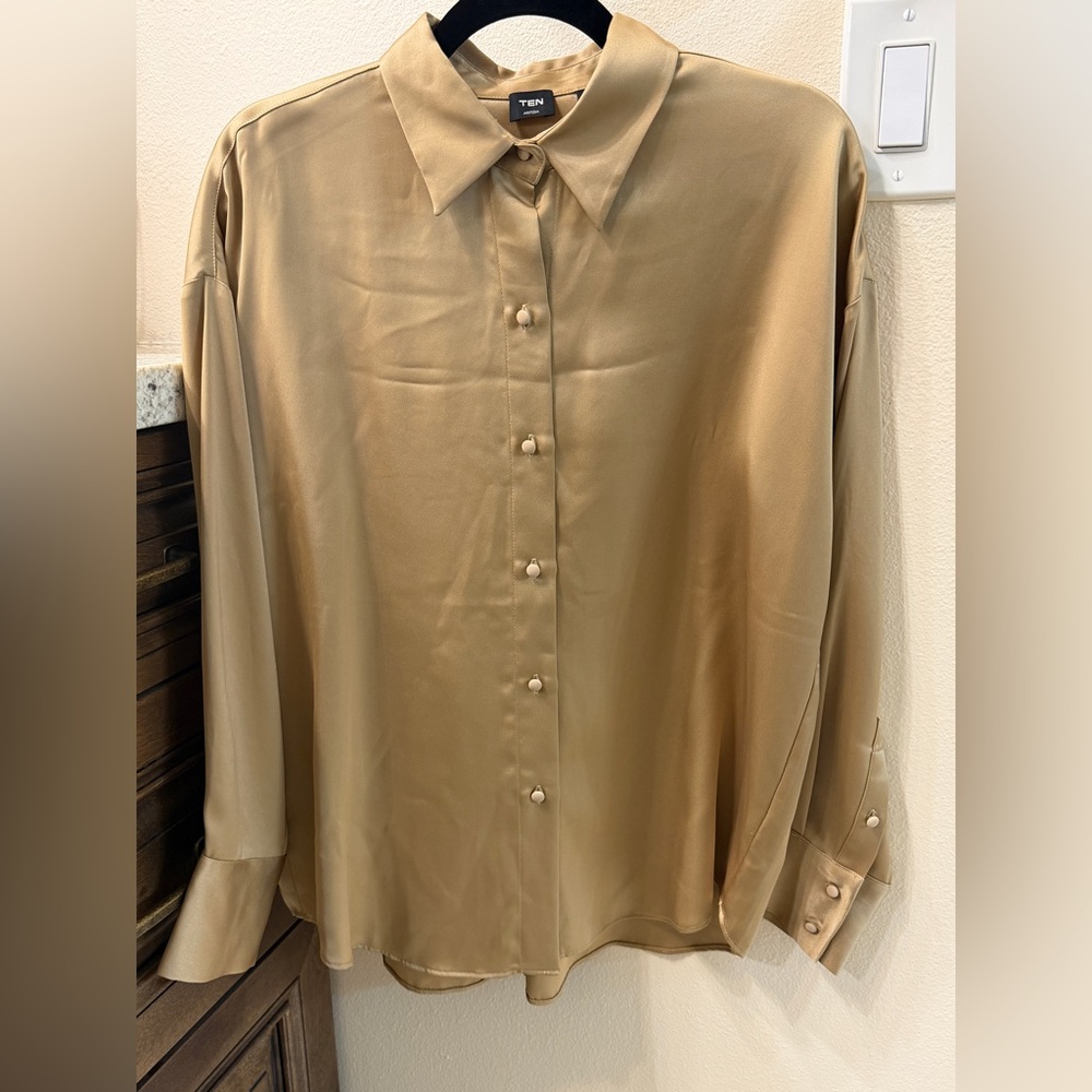NWT. TEN Cashmere Silk-Blend Button Front Blouse in Camel, Size S.